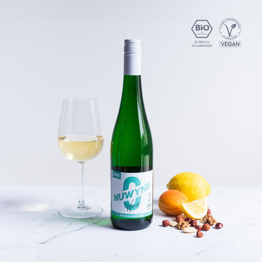 Alkoholfreier leichter veganer Weißwein von WINU